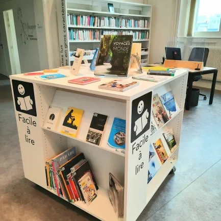 Espace Facile à lire à la médiathèque Malraux de Saint-Brieuc
