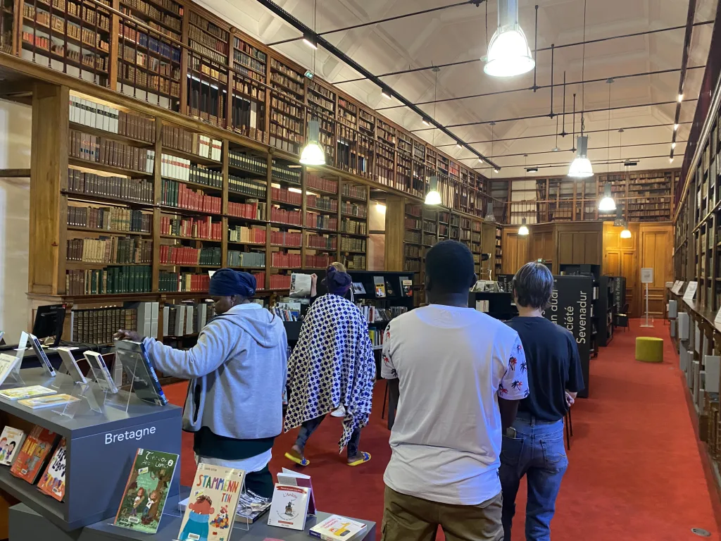 Découverte des manuscrits d'archives en bibliothèque
